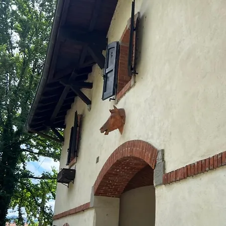 Quiet Monate In Private 3-hectare Park Appartement