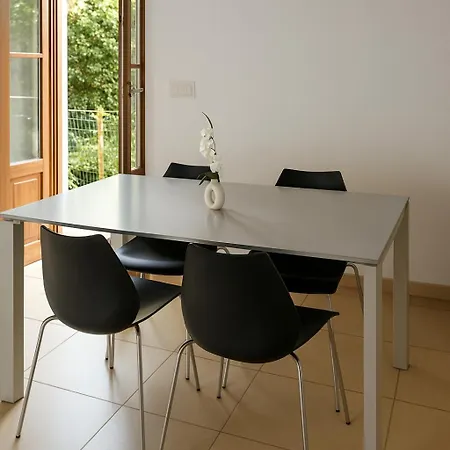 Quiet Monate In Private 3-hectare Park Appartement *