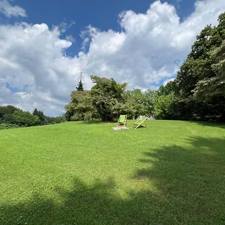 Апартаменты Quiet Monate In Private 3-hectare Park Travedona